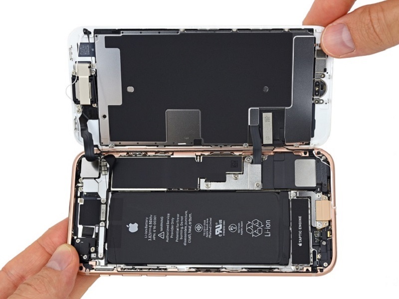 Những nguyên nhân khiến người dùng phải ép cổ cáp màn hình iPhone 14 Plus