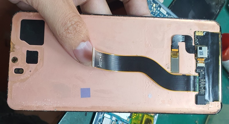 Dấu hiệu cần được ép cổ màn hình Samsung S20 Plus