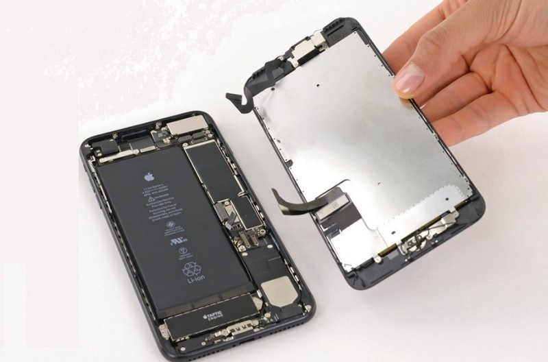 Tại sao bạn nên chọn thay cáp màn hình iPhone 13 Pro Max tại Techcare?