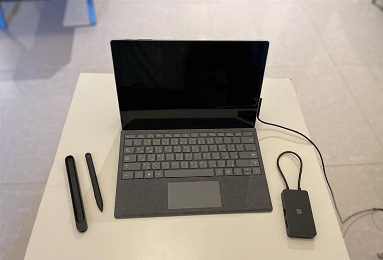 [Giải đáp] Khi sạc pin laptop có cần tắt máy không?