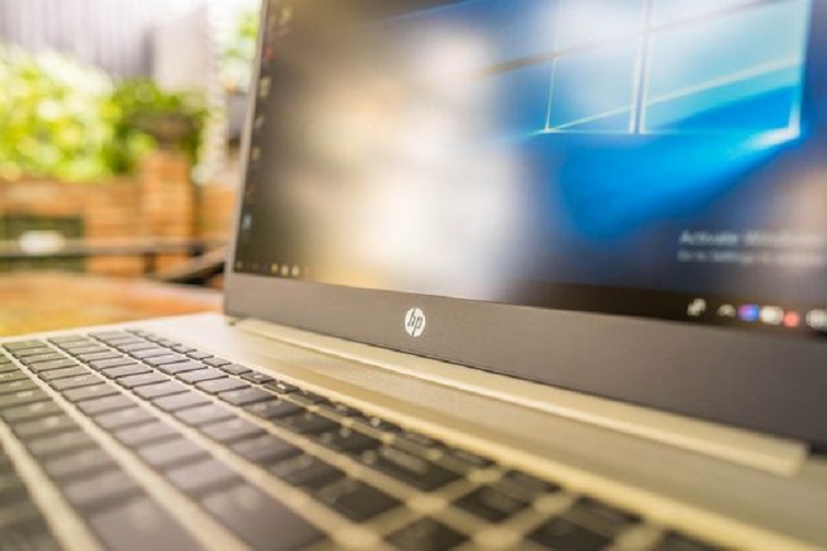 Được trang bị bộ vi xử lý Intel Core i5 8265U 1.60 GHZ up to 3.9GHz, 6MB, cùng với RAM 4GB