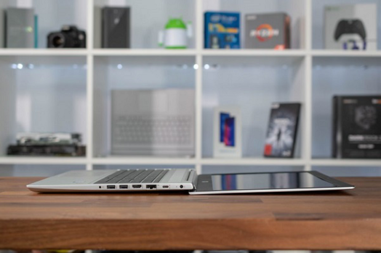 Chiếc máy mở gập lên đến 360 độ