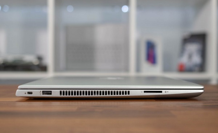 Cạnh trái của máy