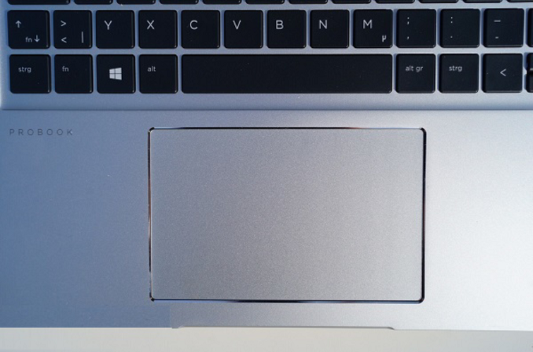 Touchpad kích thước lớn, mịn mượt