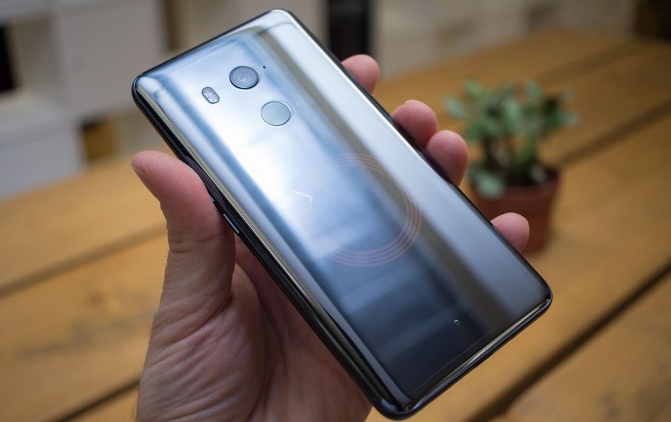 Thay vỏ ốp lưng HTC U11+ Đà Nẵng