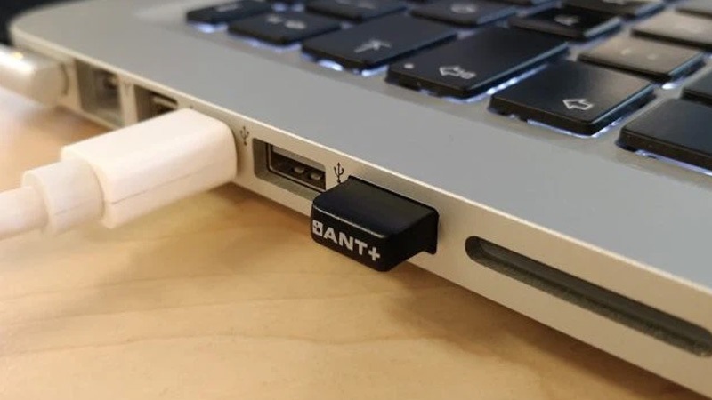 Gắn đầu thu của chuột không dây vào cổng USB trên máy tính