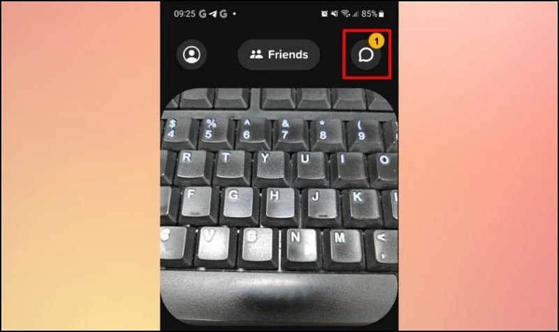 Chọn vào biểu tượng Chat