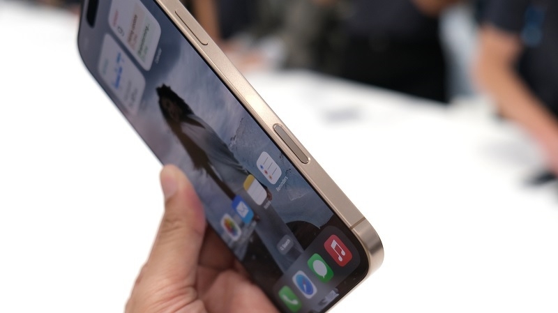 iPhone 16 Pro iPhone 16 Pro