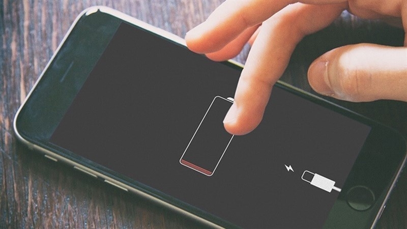 Dấu hiệu iPhone nhận sạc nhưng không vào pin