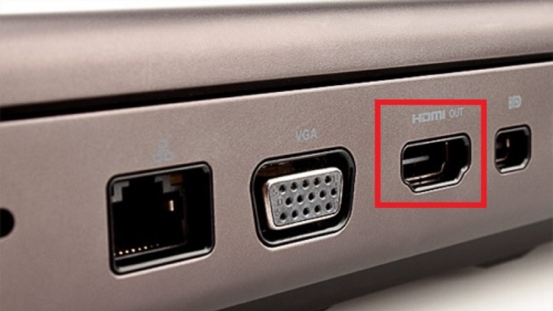 Vị trí cổng HDMI phía sau tivi và cổng sạc trên iPad
