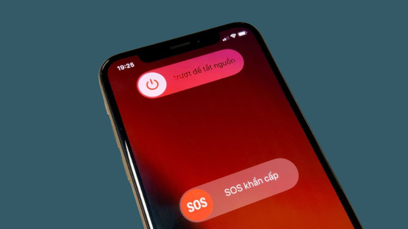 Khởi động lại iPhone để khắc phục không bật được đèn pin iPhone