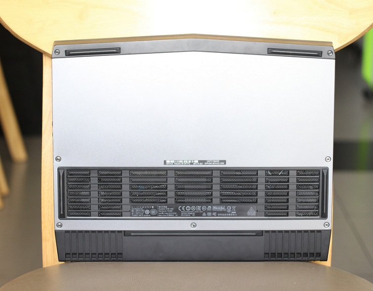 Sở hữu tới 2 quạt tản nhiệt và 4 buồng thoát nhiệt