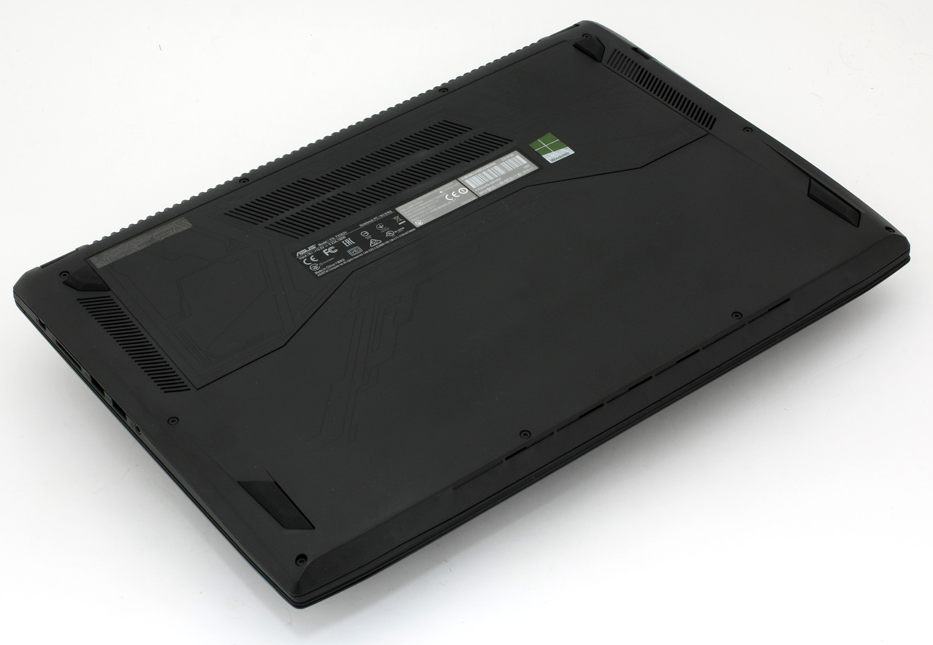 Hệ thống làm mát Hyper Cool Duo-Copper sử dụng những ống dẫn nhiệt cùng hệ thống quạt kép