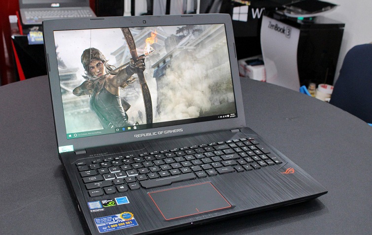 ROG Strix GL553 trang bị màn hình có kích cỡ là 15.6 inch