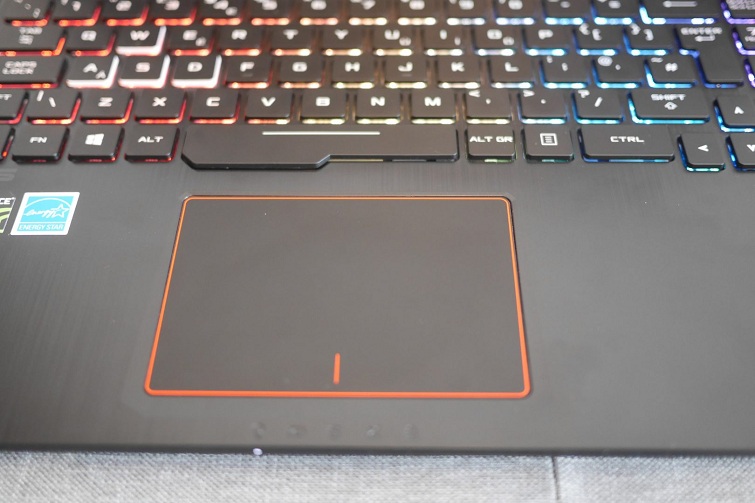 Touchpad có kích thước khá là lớn