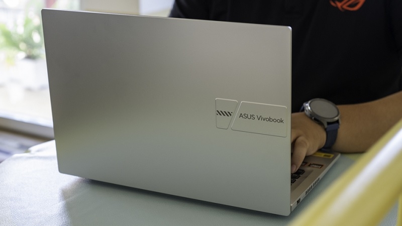 Top 6 laptop cho sinh viên sư phạm đáng mua - ASUS VivoBook 14 X1404VA-EB609W