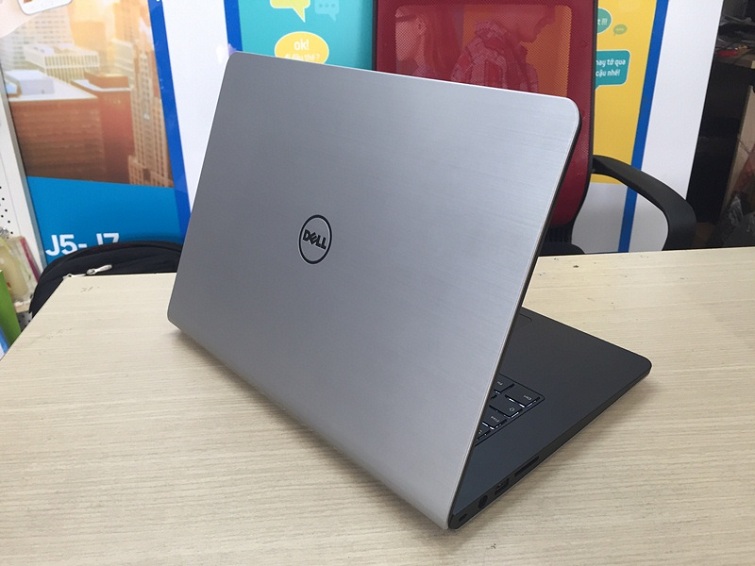 Cạnh trái của máy