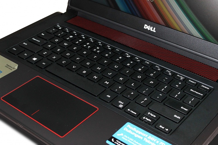 Touchpad được thiết kế khá là nổi bật với một đường viền màu đỏ thời trang