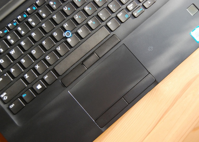 Kích thước touchpad đủ rộng