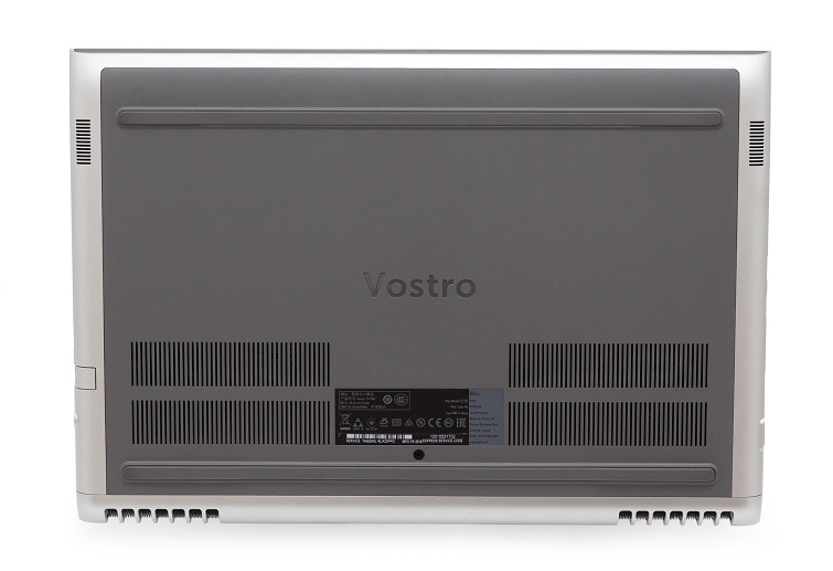 Vostro 7580 sở hữu hai khe tản nhiệt đẹp mắt và khá lớn ở phía sau máy