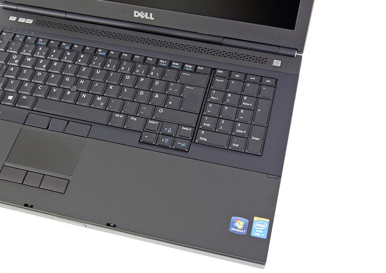 Dải loa rộng nằm ngay ở phía trên bàn phím