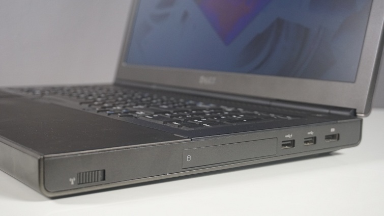 Cạnh phải của máy