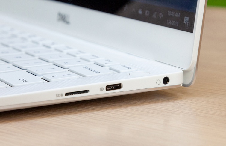 Cạnh phải của máy