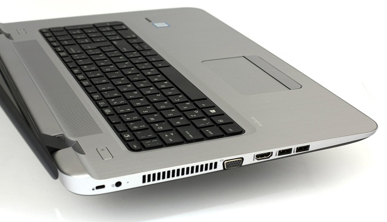 Chiếu nghỉ được làm từ vật liệu nhôm phay xước