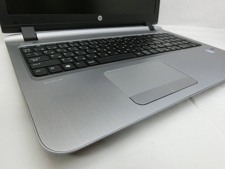 Touchpad có kích thước vừa phải là 94x43 mm