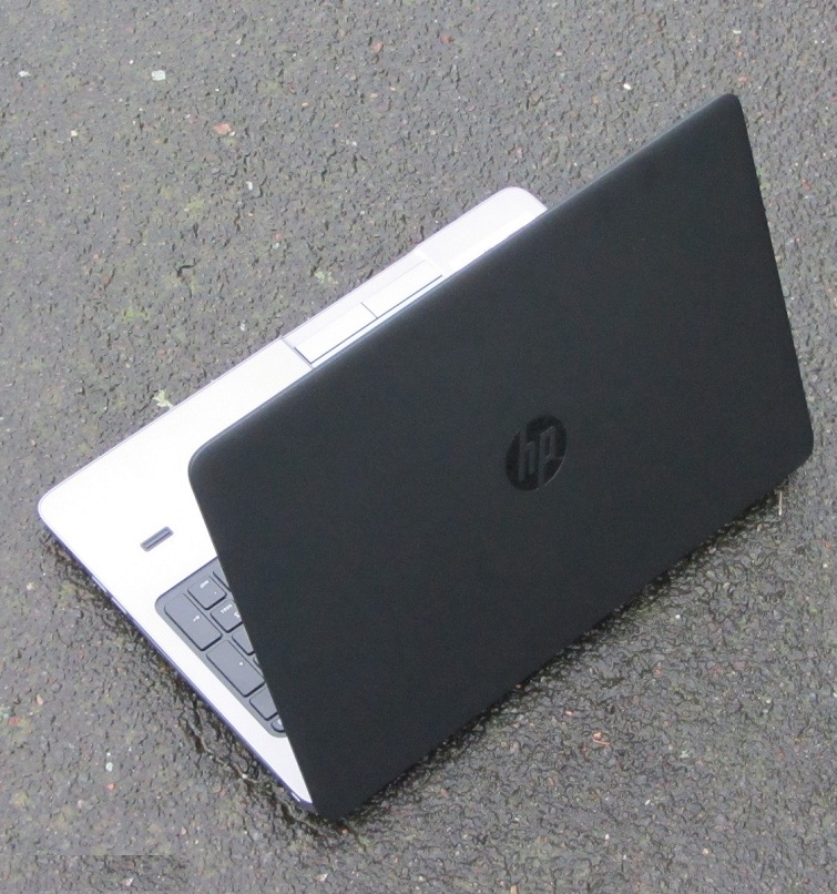 Những phần góc và cạnh của chiếc máy cũng được làm bo tròn