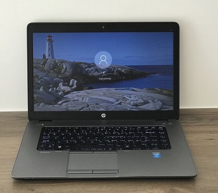 Màn hình sở hữu tấm nền TN có khả năng chống lóa