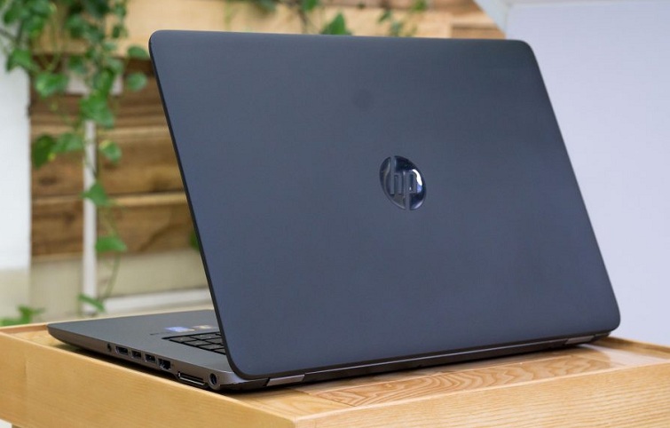 Mặt nắp lưng của chiếc máy có khả năng chịu trầy xước cao