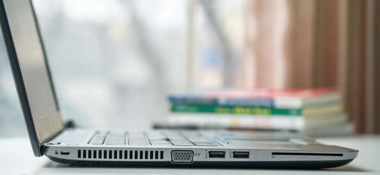 Cạnh trái của máy