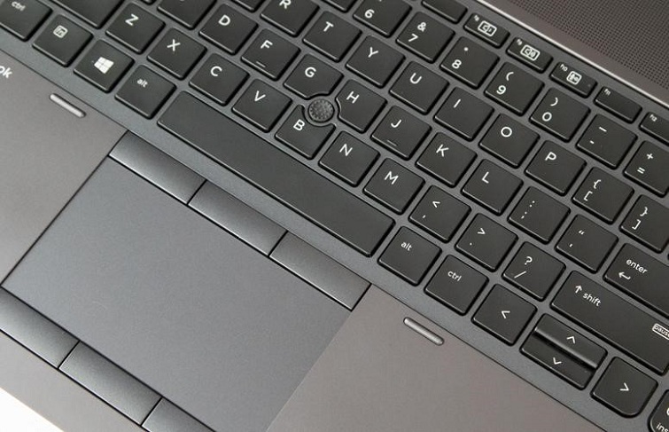Bề mặt Touchpad cực kì êm tay và thoải mái di chuyển
