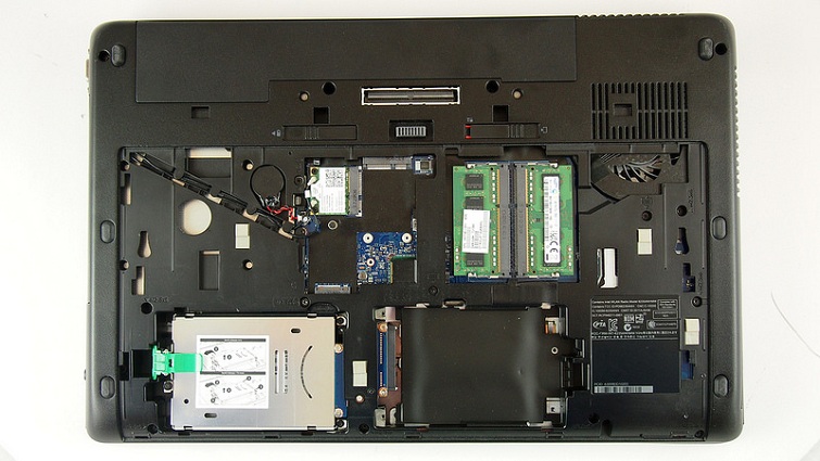 Phần quạt tản nhiệt của HP Zbook 17 G1 có tiếng ồn khá là lớn