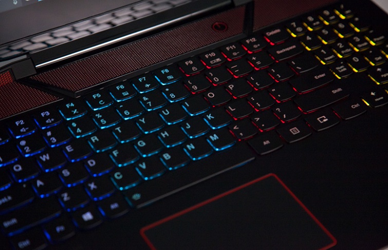 Bàn phím Chiclet màu đen và đỏ khá nổi bật