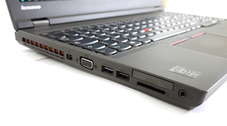 Cạnh trái của Thinkpad W541