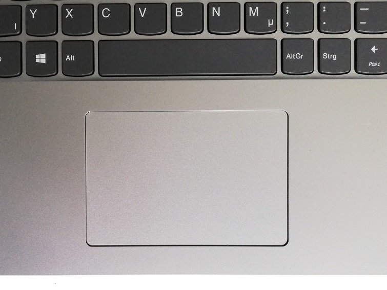 Touchpad rộng rãi, rê tay cho cảm giác thoải mái