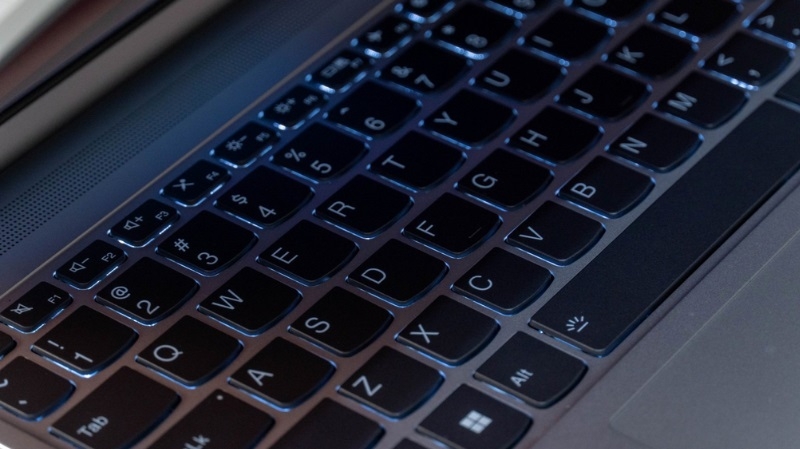 Laptop Lenovo IdeaPad Slim 5 15IRU9 Laptop Lenovo IdeaPad Slim 5 15IRU9