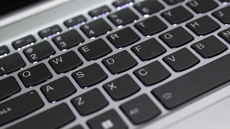 Laptop Lenovo IdeaPad Slim 5 14IMH9