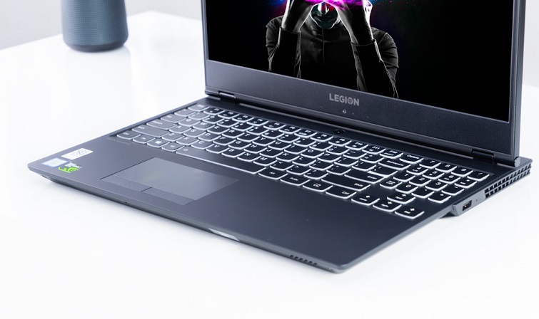 Bàn phím cỡ lớn của Lenovo Y530
