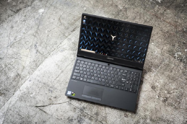 Màn hình IPS 15,6 inch mang đến hình ảnh sắc nét, độ phân giải cao.