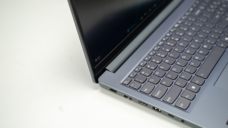 Lenovo LOQ Essential 15IAX9E 83LK0079VN - Laptop Gaming Tầm Trung Đáng Giá Cho Game Thủ Lenovo LOQ Essential 15IAX9E 83LK0079VN - Laptop Gaming Tầm Trung Đáng Giá Cho Game Thủ