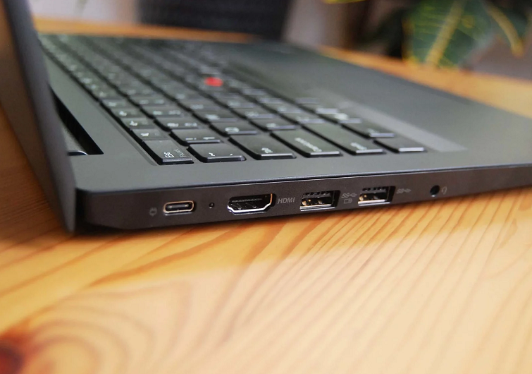 Cổng kết nối phía trái