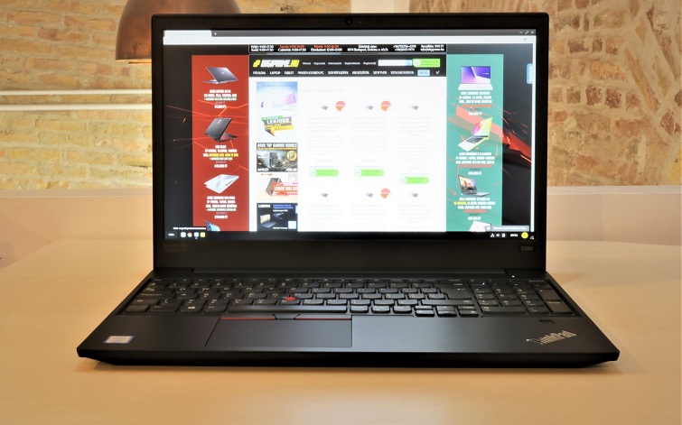 Màn hình 15,6 inch Full HD cho hình ảnh sắc nét, sống động