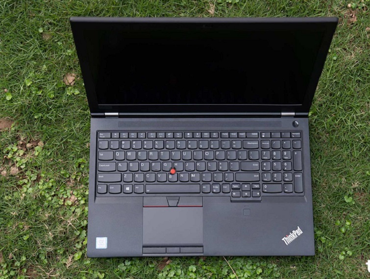 Với lớp vỏ của chiếc máy được làm bởi chất liệu polymer