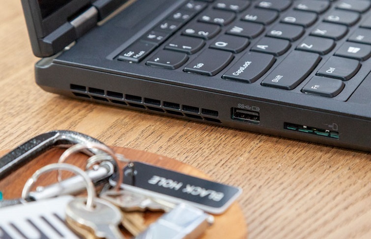 Cạnh trái của máy