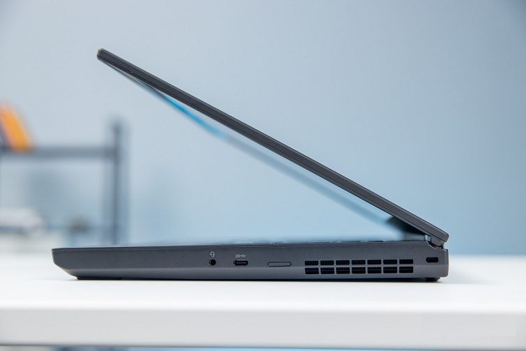 Cạnh phải của máy