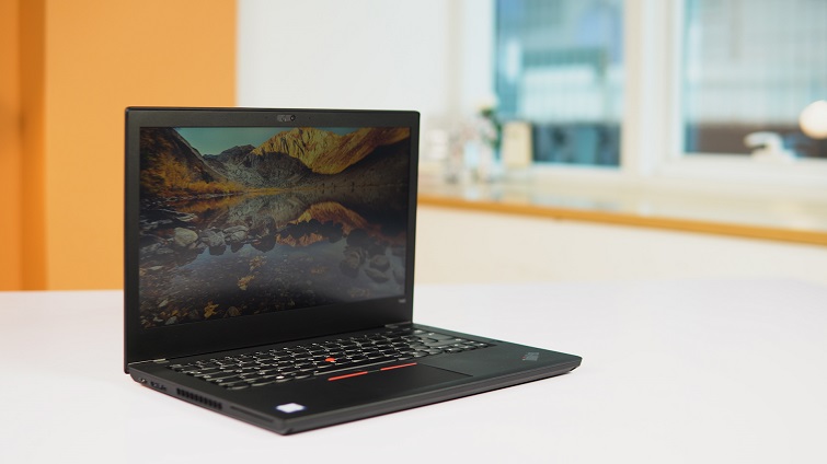 Tổng thể vẫn mang phong cách giản dị nhưng vẫn cao cấp với màu đen tuyền, huyền bí, sắc sảo