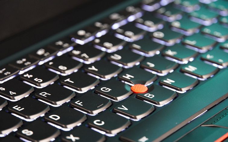 Núm điều khiển TrackPoint hoạt động vô cùng mượt mà